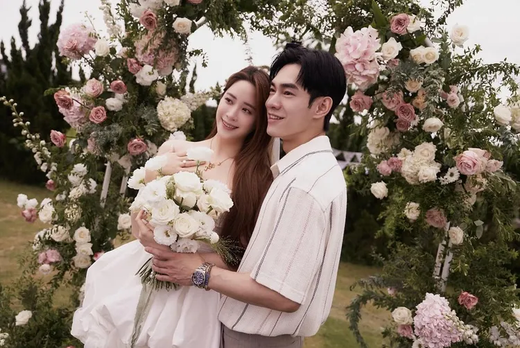 歐陽妮妮（左）和張書豪交往5年多修成正果。翻攝niniouyang IG