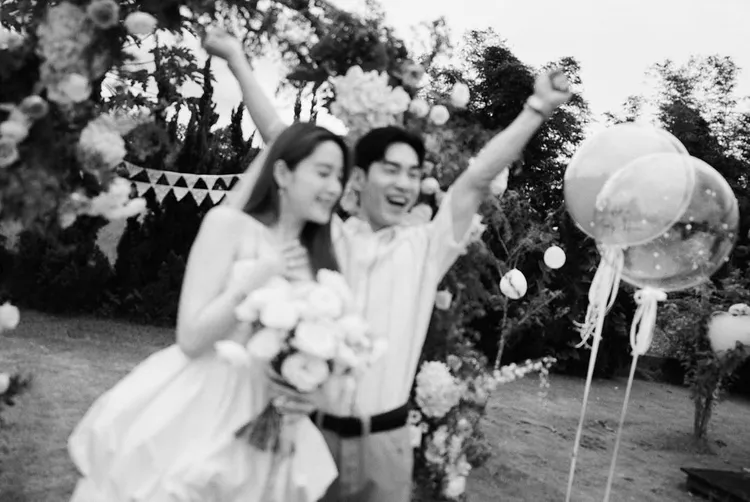 張書豪求婚成功好high。翻攝niniouyang IG