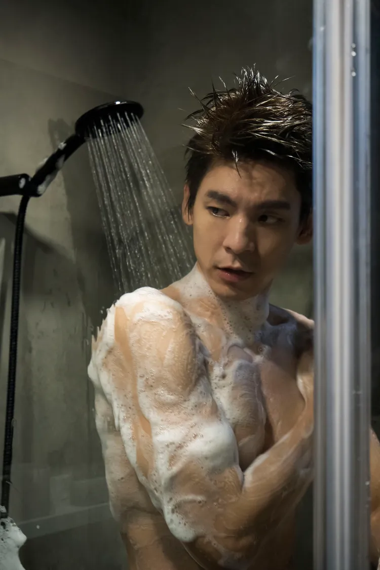 《愛的噩夢》林柏宏有性感入浴戲。華映娛樂提供