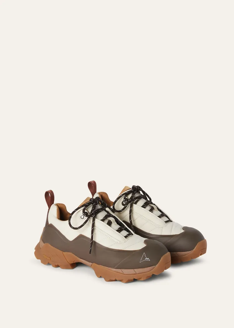 Loro Piana與ROA合作打造的中性登山靴。品牌提供
