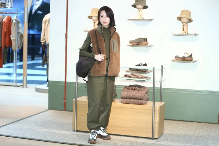 柯佳嬿穿盎Loro Piana與ROA攜手打造的中性登山靴。柯佳嬿。攝影中心攝