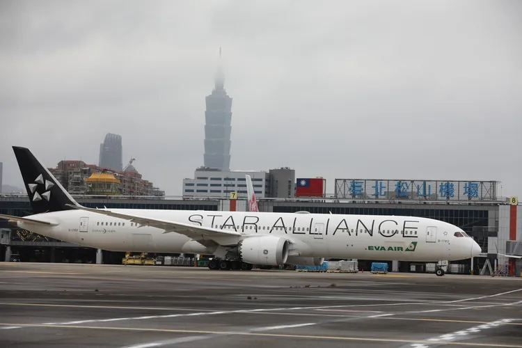 國籍航空公司今年將依規定申報112年度碳排放量。取自松機臉書