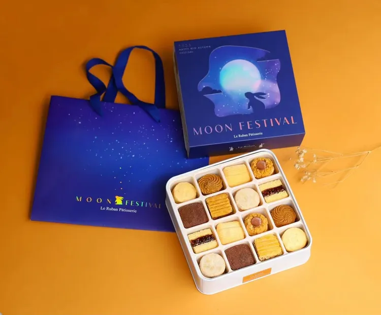 「經典鐵盒餅乾禮盒」售價680元，內含多款經典餅乾。業者提供