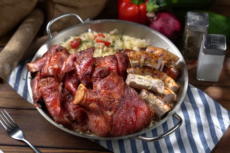 德國國民美食「德式烤豬腳佐圈腸」在Sunny Buffet也能品嘗到。業者提供