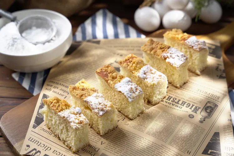 「德式酥菠蘿蛋糕」上層香酥可口，蛋糕主體蓬鬆柔軟，十分美味。業者提供