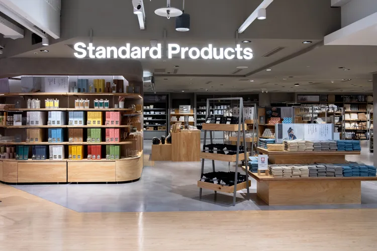 台北首間高質感日系雜貨商品，類別更多元的Standard Products，上月全新開幕。