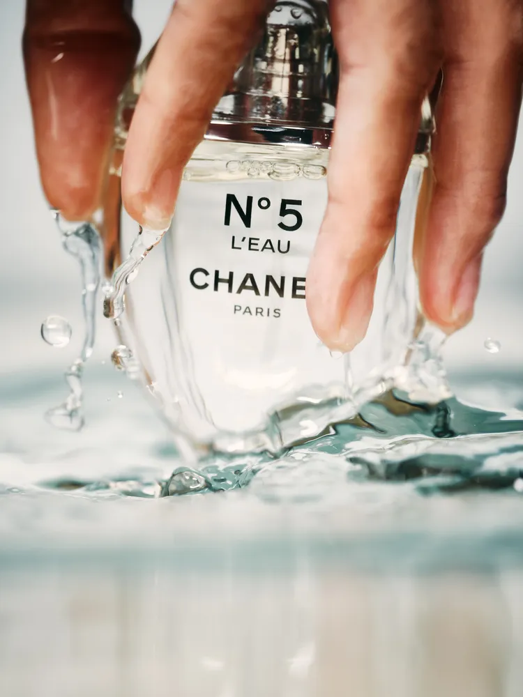 香奈兒N°5 L’EAU清新晨露淡水水滴限定版，50ml／5520元。品牌提供