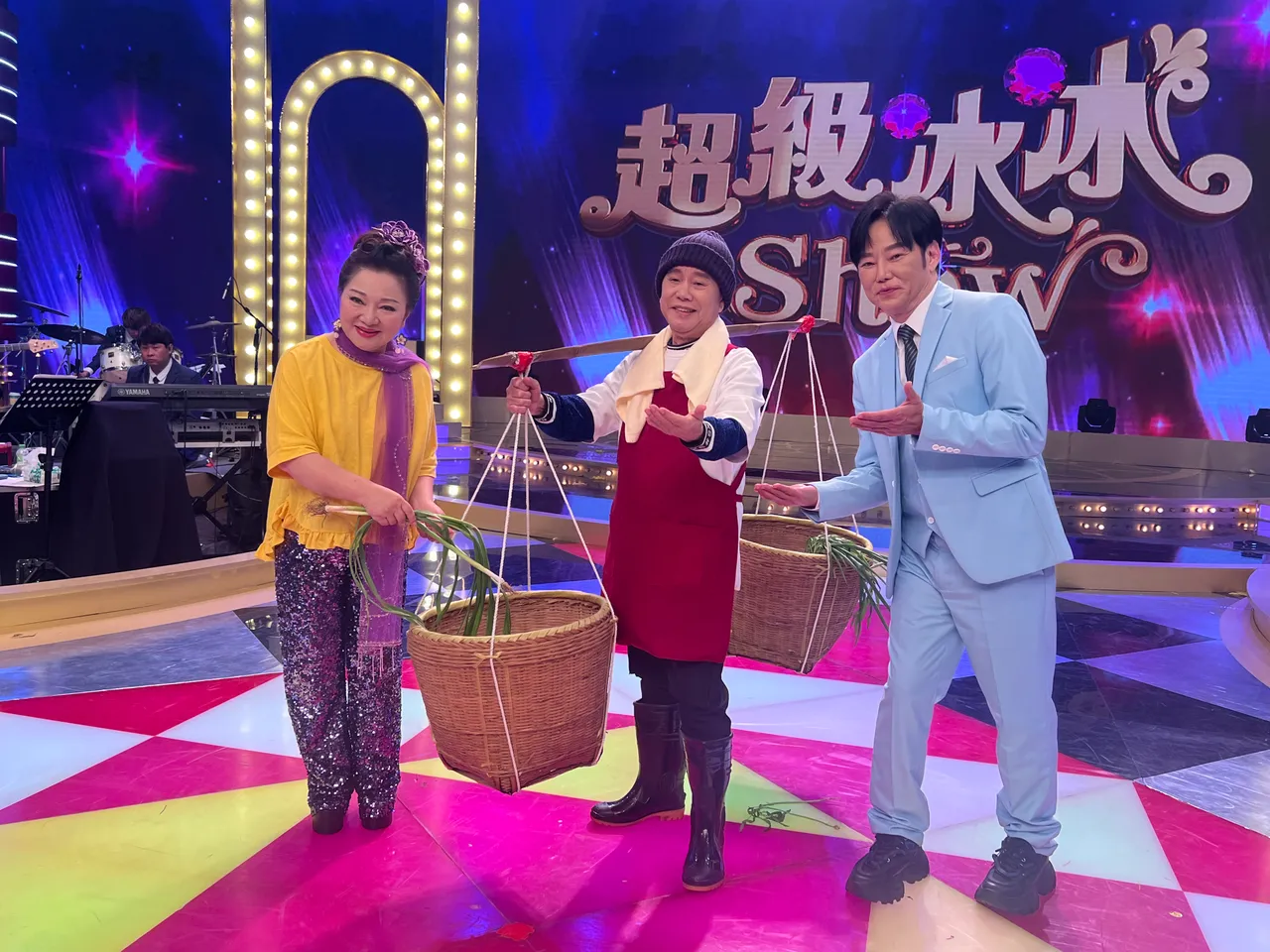 大牌秀由黃西田(中)上陣。民視提供