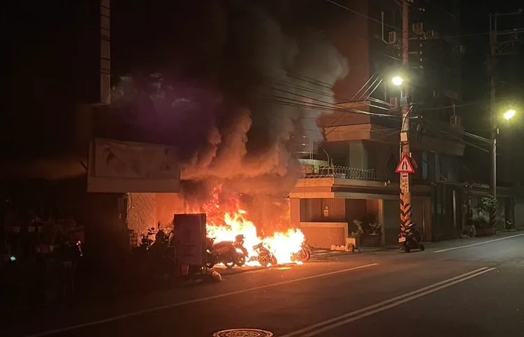 屋內22名移工及時逃生。民眾提供