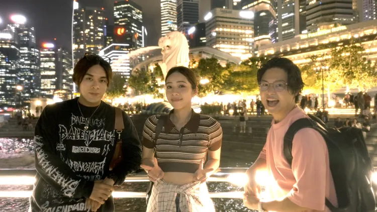 告五人新加坡行終於成功到著名地標魚尾獅打卡。相信音樂提供