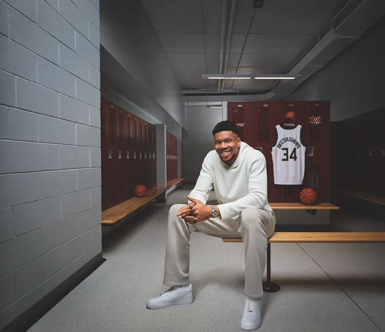 NBA「字母哥」Giannis Antetokounmpo與百年靈合作推出聯名錶款。品牌提供