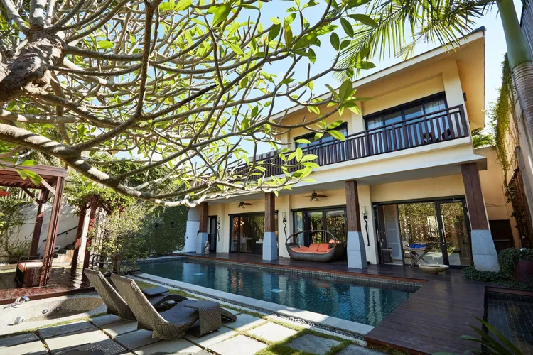 墾丁凱撒全館僅三棟的獨棟VILLA，佔地150坪坐擁私人庭院、花園泳池、發呆亭及交誼廳。業者提供