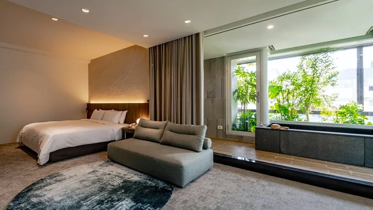 冠翔泉旅試營運期間推出限時優惠，9/30 前入住，享不分平假日買一晚贈一晚優惠，每日限量5組。業者提供