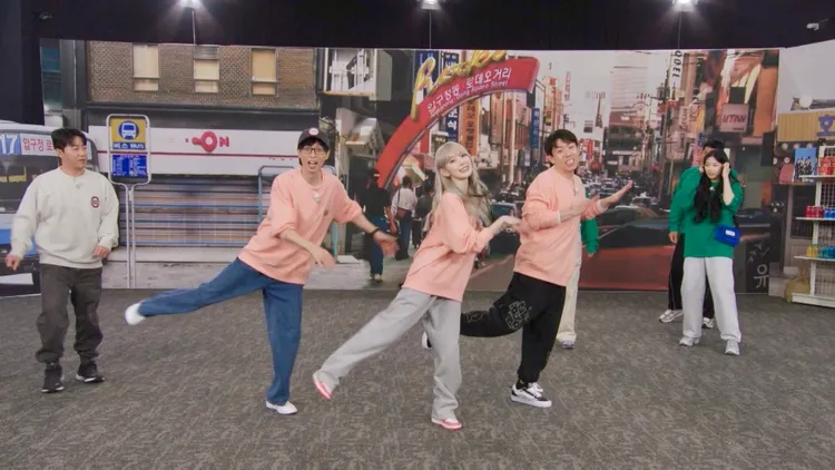 宮脇咲良（中）直呼是舞癡，自己是努力派，讓人相當吃驚。中天綜合台提供