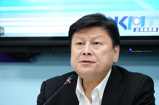 覆議案傅崐萁打頭陣拍桌怒嗆卓榮泰！遭回嗆「花蓮議會也很精采呀」