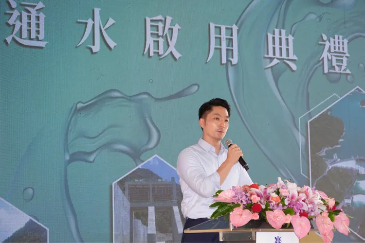 蔣萬安今（20日）出席翡翠原水管通水典禮。北市府提供