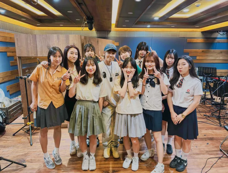 鼓鼓擔任《致遠道而來的我們》畢業祝福合唱版配唱製作。相信音樂提供