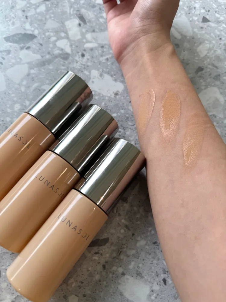 LUNASOL持采柔光粉底擁有3色選。張家玲攝