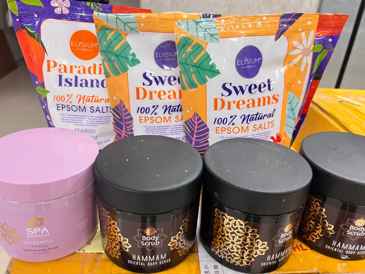 運毒集團以浴鹽袋及身體磨砂膏作為掩飾。警方提供