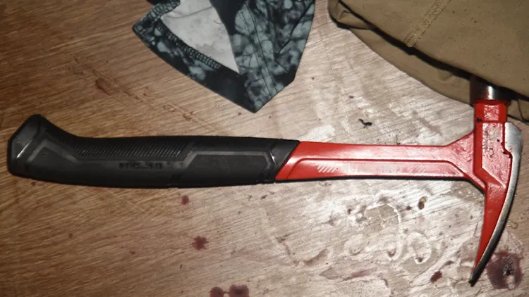 姜男用來行兇的鐵鎚。翻攝自Nassau County Sheriff's Office