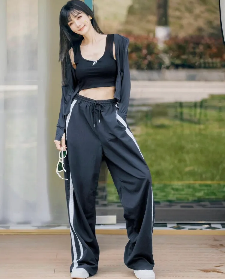 謝金燕即將滿50歲，就算年過半百，她也樂於任何挑戰。翻攝謝金燕IG