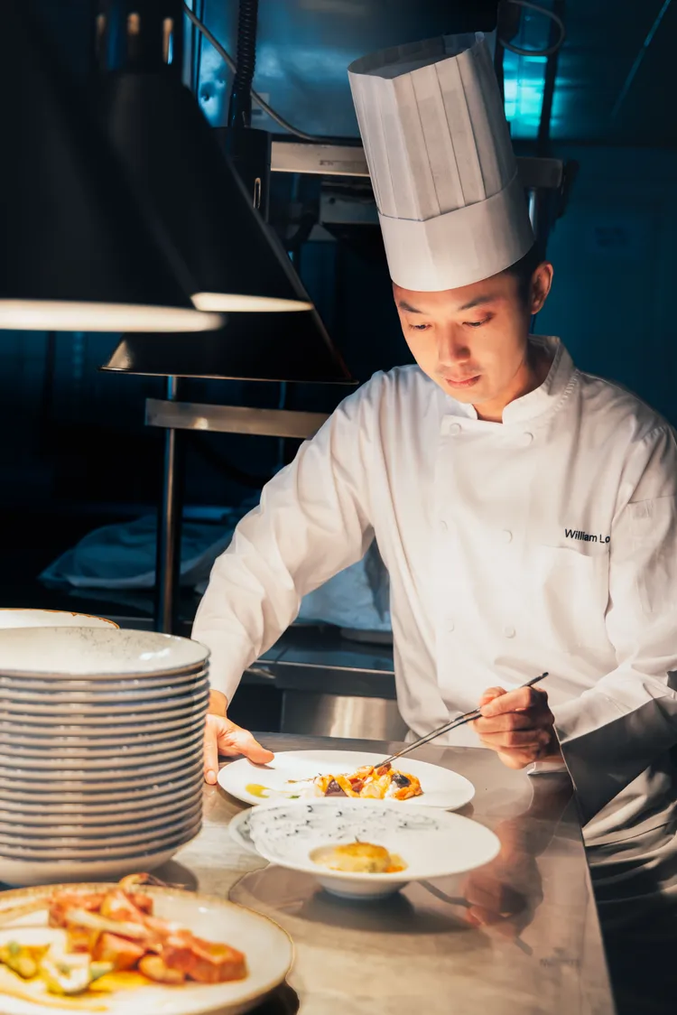 台北君悅西餐部主廚羅偉洲（威廉）於寶艾西餐廳推西班牙創意新菜。業者提供