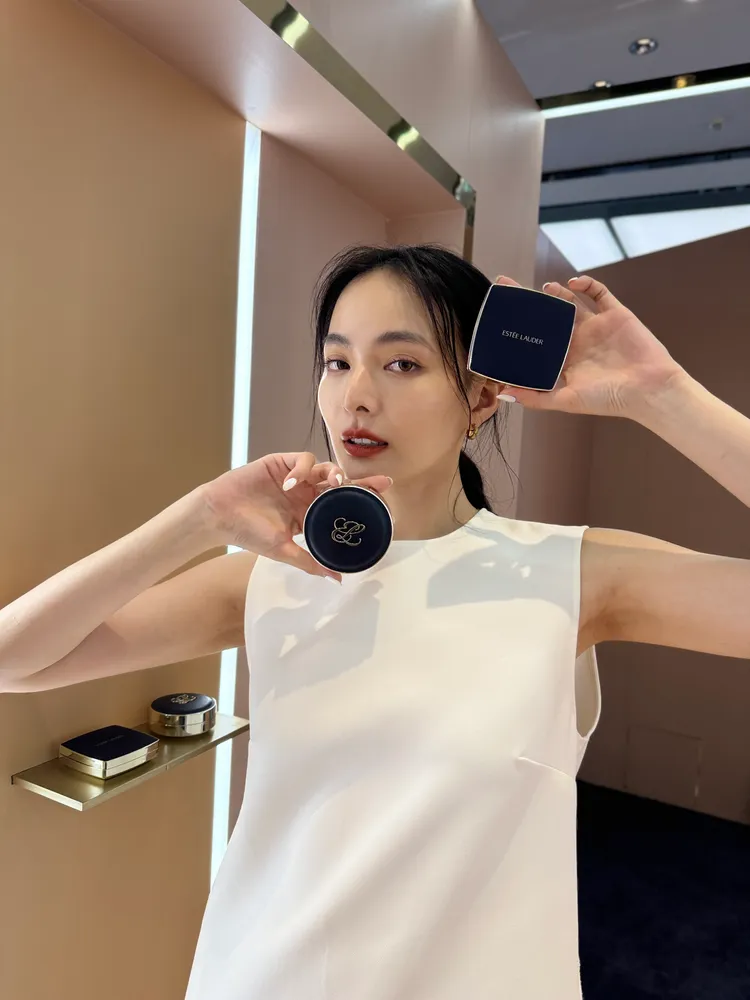 雅詩蘭黛夏日度假派對中可體驗粉持久完美底妝系列。張家玲攝