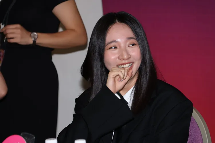 李沐被cue很慌張。莊宗達攝