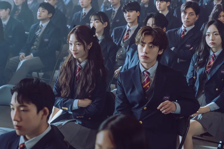 李元禎（右）想挑戰池惠圓的角色「荷拉」。Netflix提供