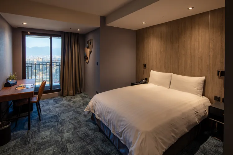 小鹿文娛宣布7/1起旗下旅宿不主動提供一次性備品，提前響應政府政策 。業者提供