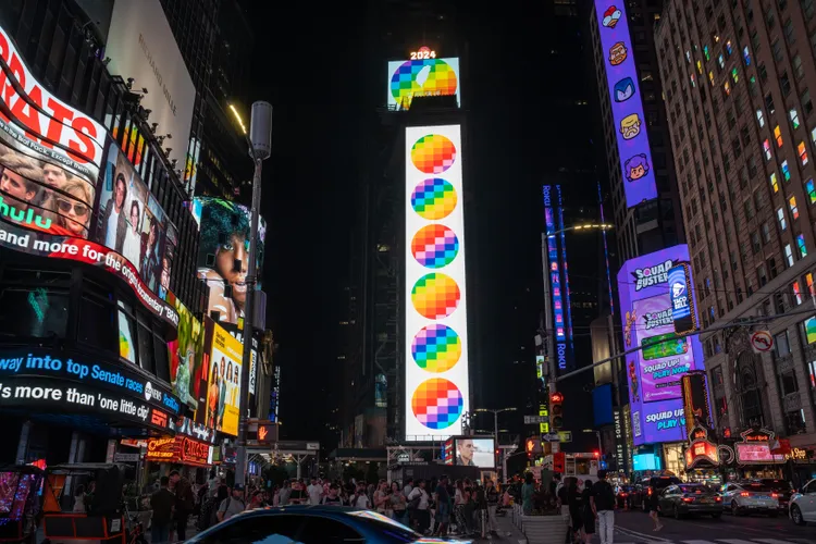 海外青鳥在時報廣場投放廣告。海外青鳥公媽應援團提供