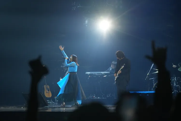 生物股長的演出吸引台下觀眾激動站起來。台視提供