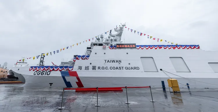 海巡署安平級巡防艦第8艘CG610永康艦今天交船。總統府提供