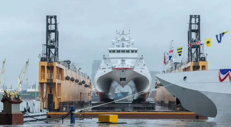 海巡署長濱艦（CG611）今天由蕭美琴副總統進行命名及下水擲瓶儀式。總統府提供