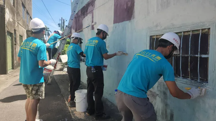 粉刷牆面。衡山基金會