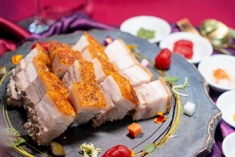 桃園脆皮燒肉。桃園市府提供