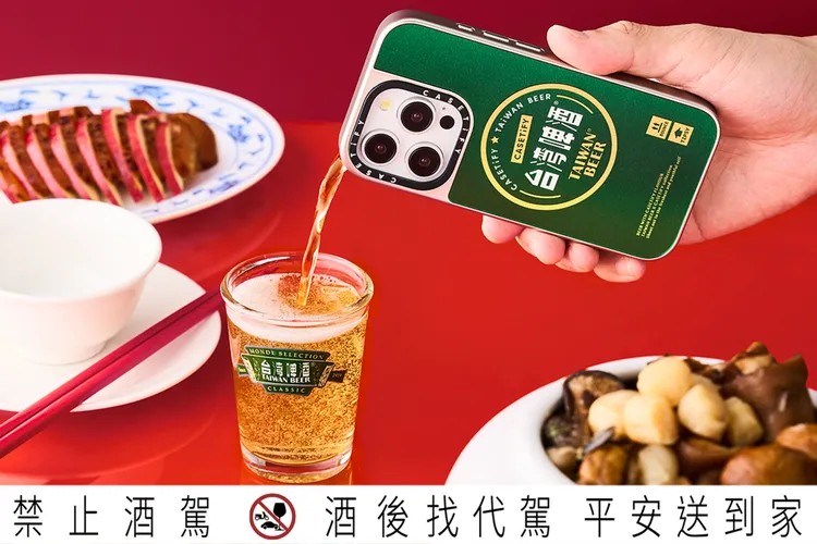 CASETiFY以台啤鳳梨啤酒的罐身為設計的鏡面手機殼。CASETiFY提供。