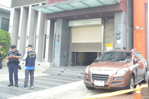 台南醉漢「這原因」朝舞廳鐵門開槍 恐怖流彈不長眼!連傷2人貫穿肩膀還卡頭顱