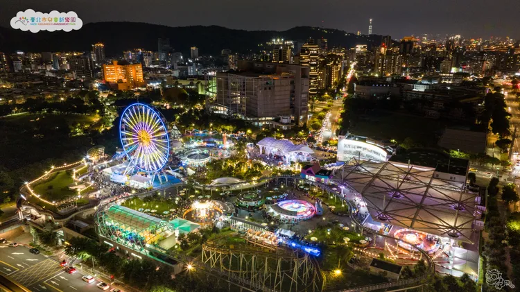 台北市兒童新樂園自6月29日起至8月28日，天天延長營運至晚上8時。北捷提供