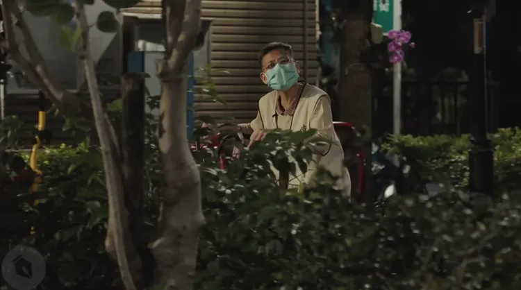 阿彌陀佛姐每天出門唱佛長達19年。翻攝《曾博恩》YT