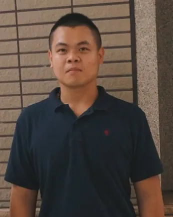 大蛇丸曬出發福前舊照，俊帥外型和現在圓潤模樣判若兩人。翻攝《大蛇丸》粉絲頁