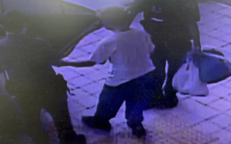 新竹警將陳男帶回。警方提供