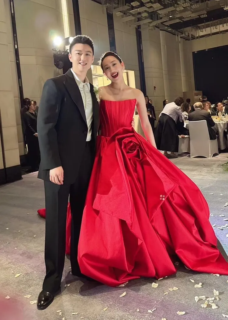 方芳芳獨子Jason（左）和Celine交往3年步入禮堂。