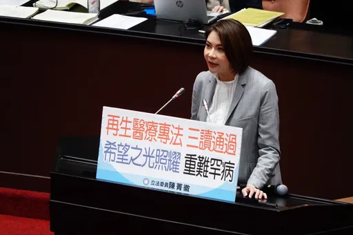 立院首創!陳菁徽聲帶受傷 靠「AI擬真人聲」輔助質詢