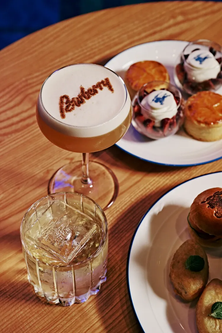 酒吧提供傳統英式餐點。品牌提供