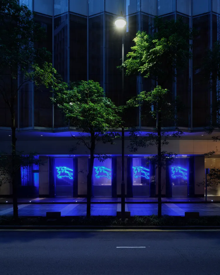 BURBERRY在香港文華東方酒店MO Bar開設限時騎士酒吧。品牌提供