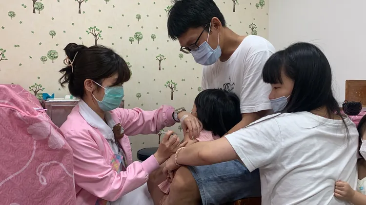 目前全台共167家合作醫療院所可提供接M痘疫苗種服務。示意圖，台中醫院提供
