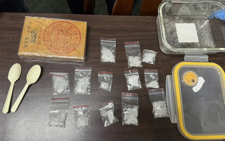 檢警在曾嫌等人的據點查扣近2公斤毒品。檢方提供