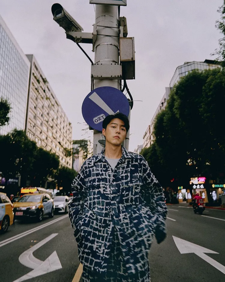 珠寶品牌深夜宣布明日活動嘉賓改為蔡凡熙。翻攝蔡凡熙IG