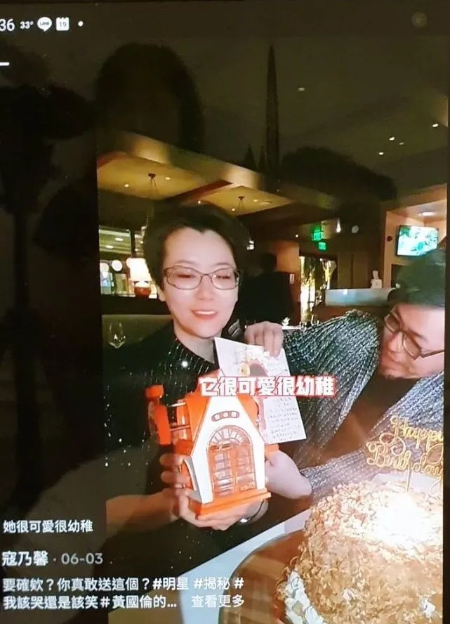 黃國倫（右）日前在美國為寇乃馨過53歲生日，竟送老婆削鉛筆機，眾好友傻眼。張瑞振攝